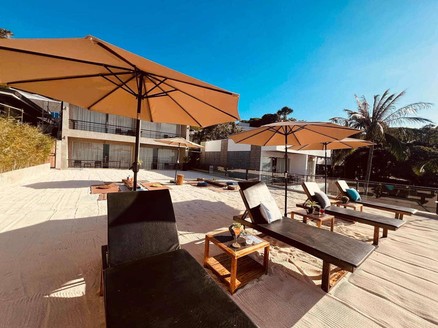 Resort beachfront and pool